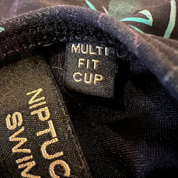 NIP TUCK SWIM Joanne Black Tropical Print One-Piece Multi-Fit Cup Swimsu… - Picture 4 of 8